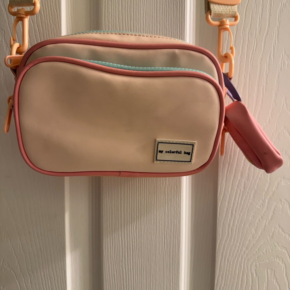 Zara Kids color-changing crossbody bag with a removable and adjustable strap